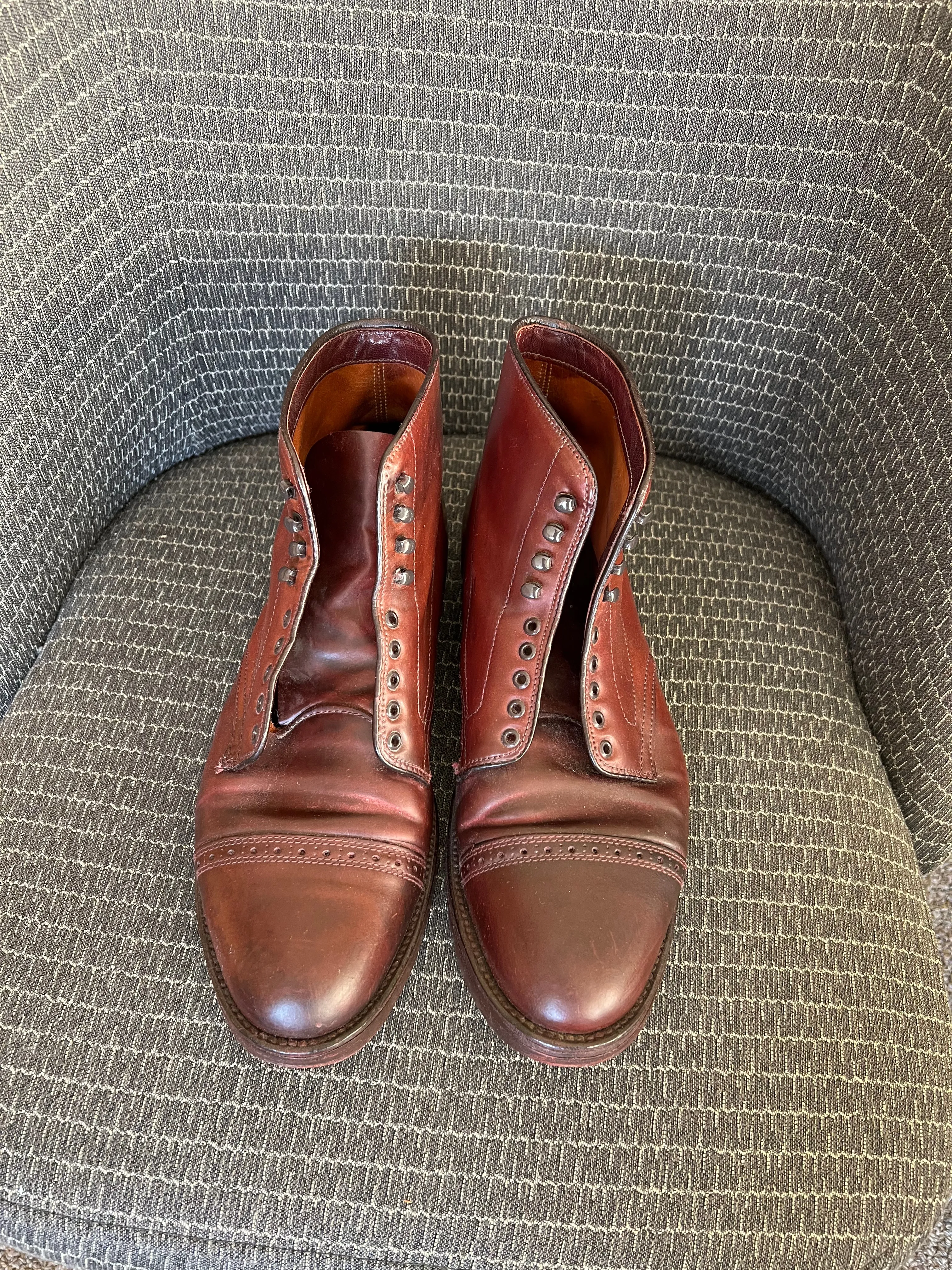 Cap toe boots