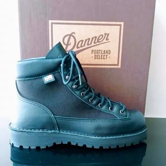 Danner Men's Danner Light GORE-TEX Boot in Black