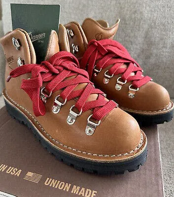 Danner Mountain Light Cascade Clovis hiking Boots Gore tex.