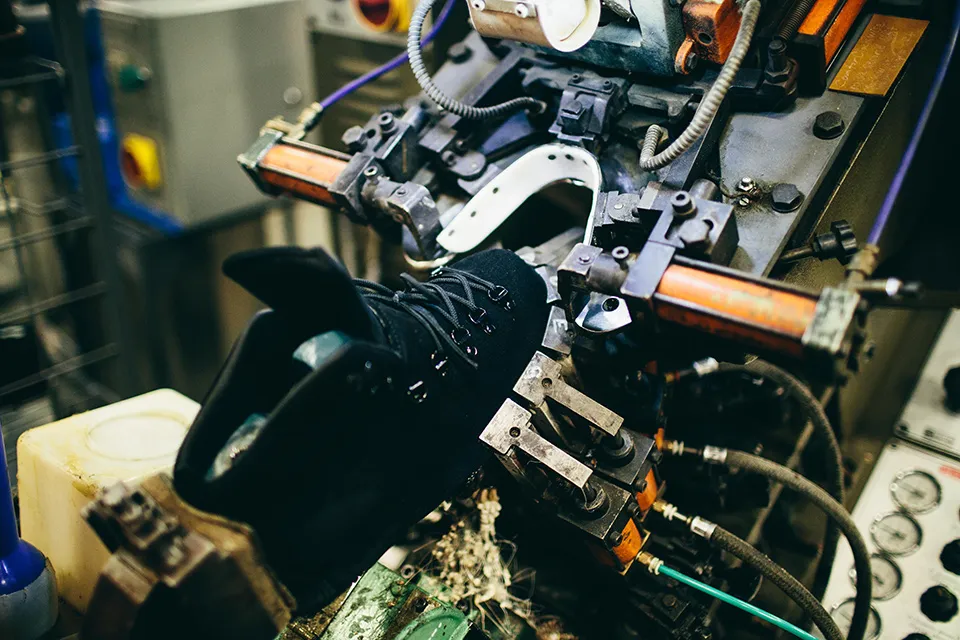 Danner x Uncrate Mountain Ligh