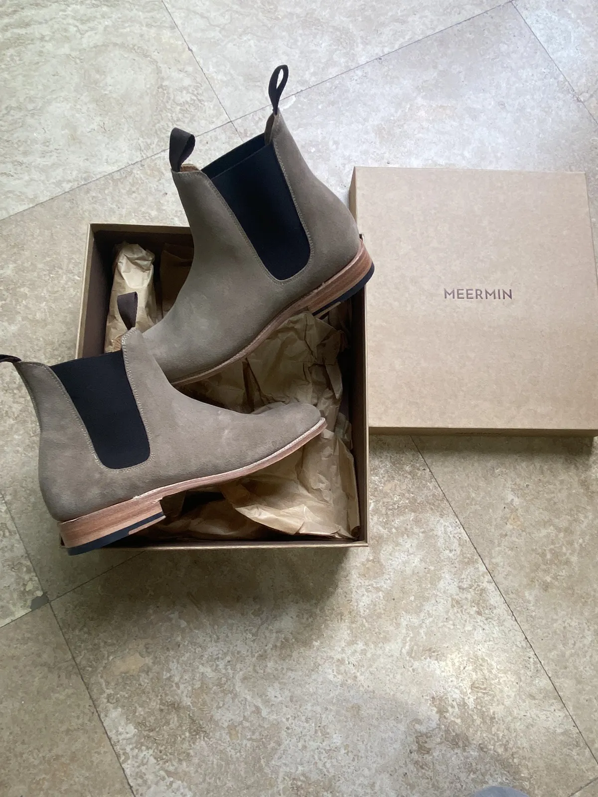 Meermin 101050 Taupe Suede Chelsea Boots, Size 8 E