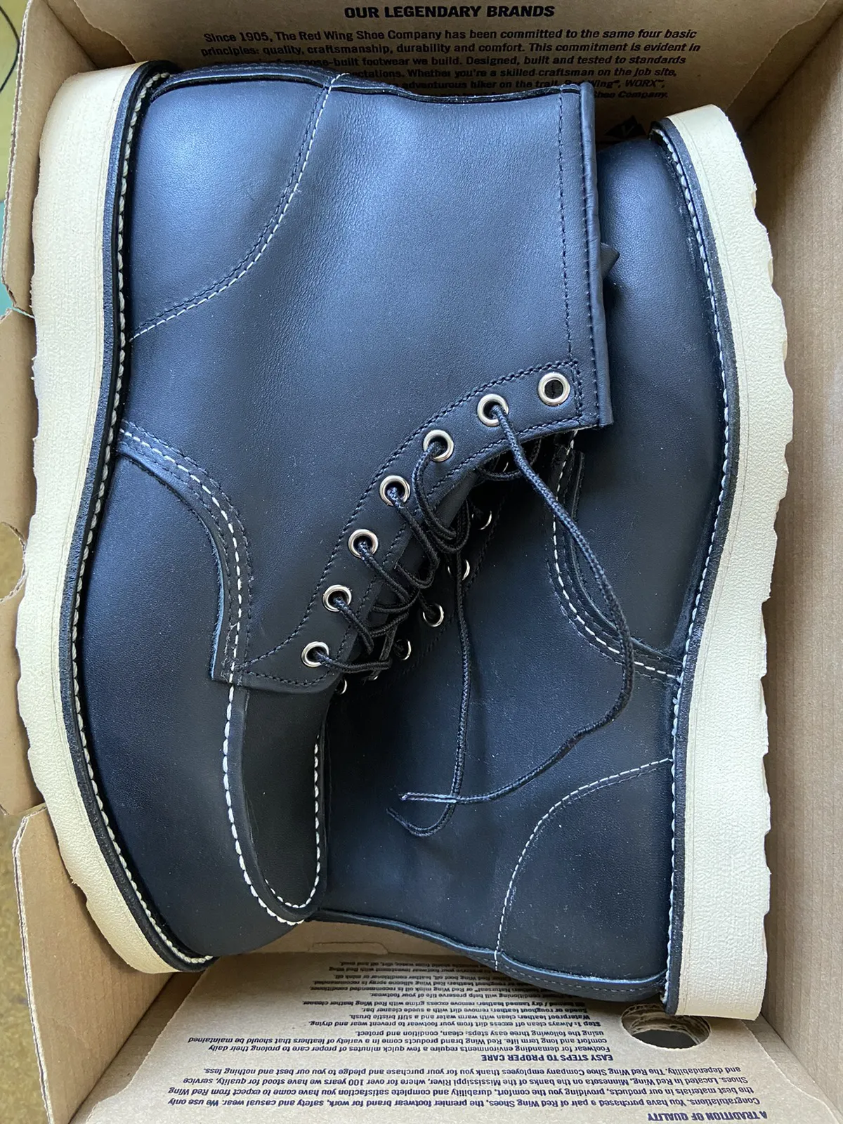 Red wing 9075 black moc toe