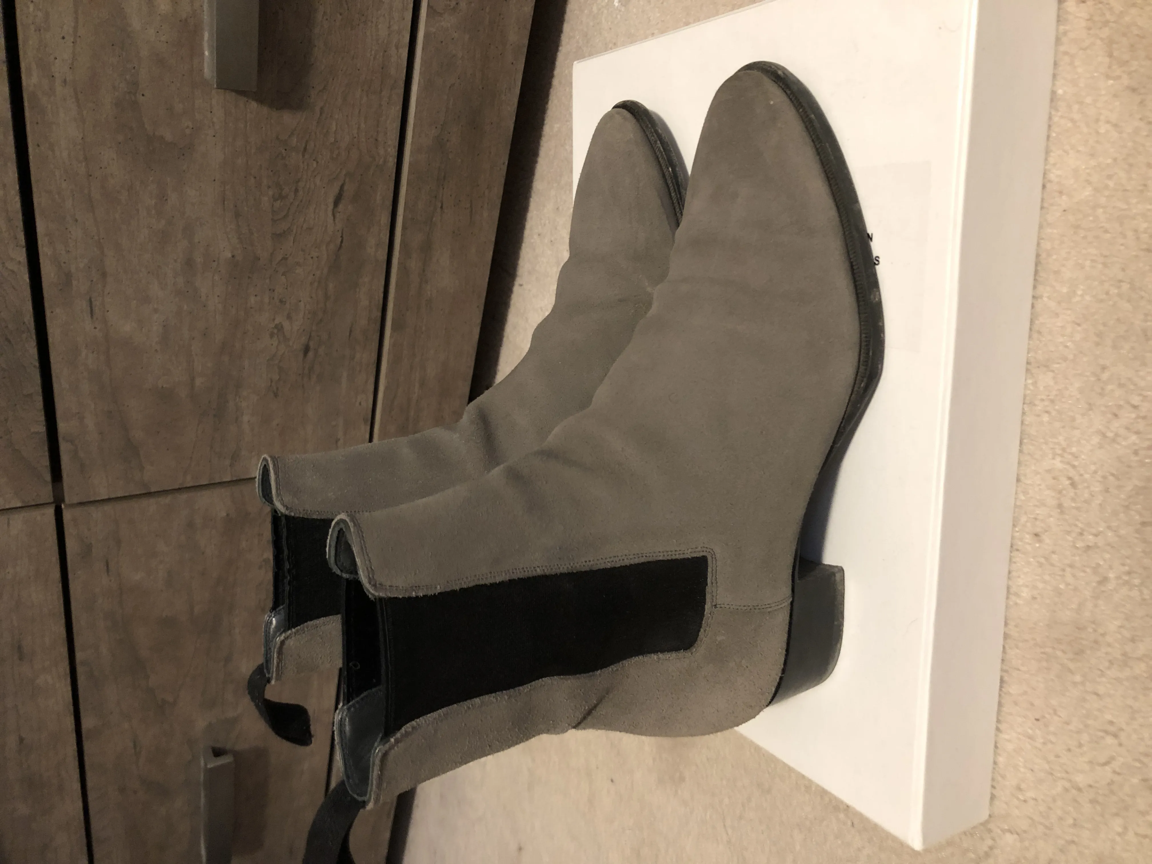 522 Gray Calf Suede Chelsea Boot