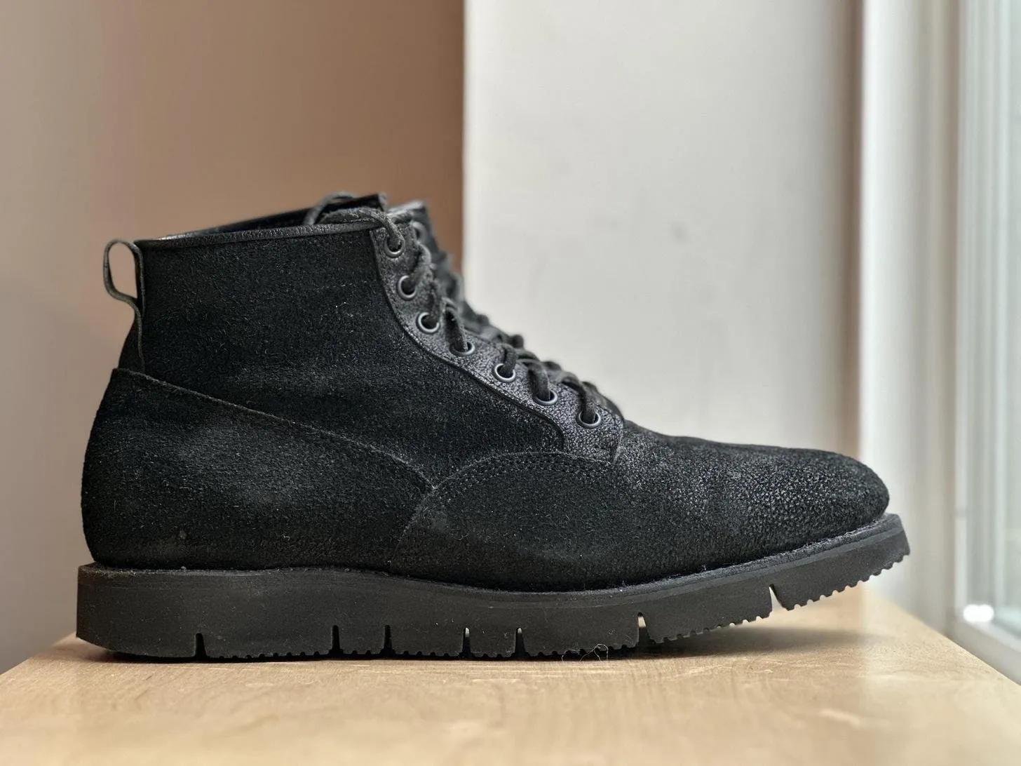 Viberg Black Oil Tan Rough Out Size 10 on wedge