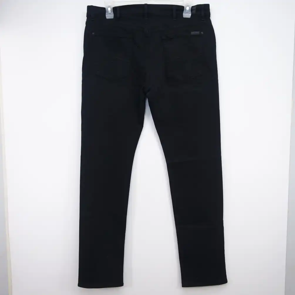 LUXE PERFORMANCE THE STRAIGHT JEANS 38 x 32