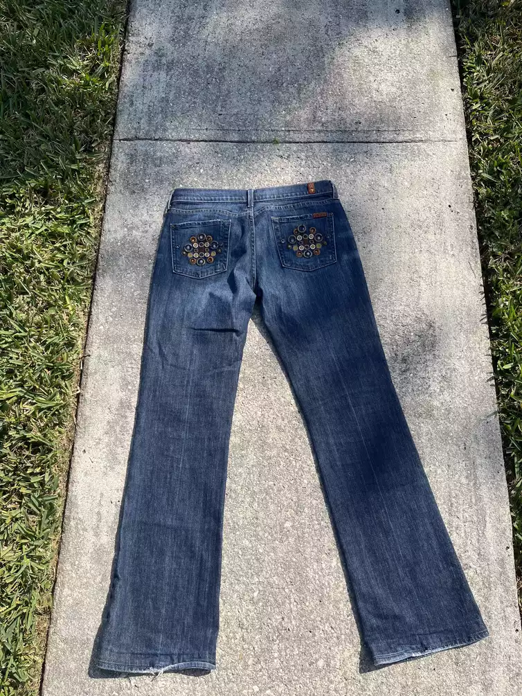 button jeans