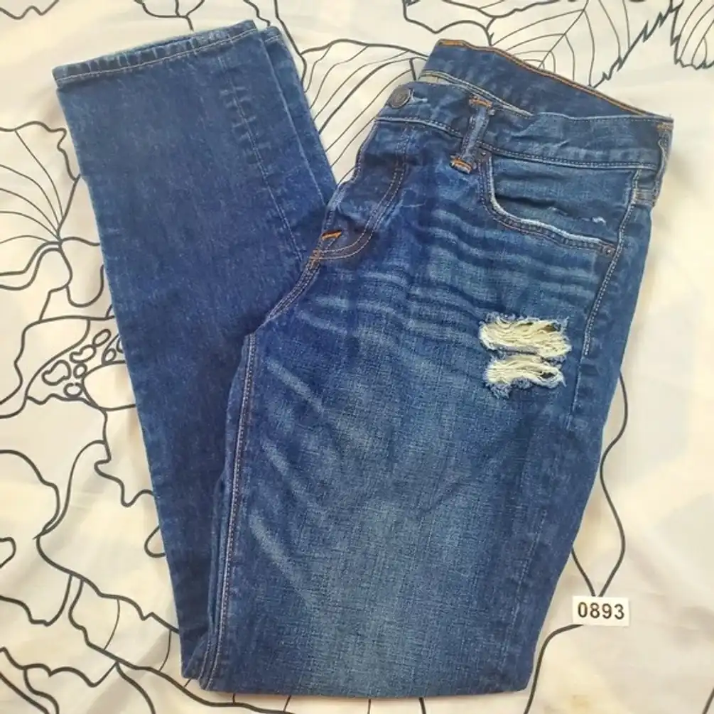ABERCROMBIE & FITCH The Skinny Jeans Distressed 33