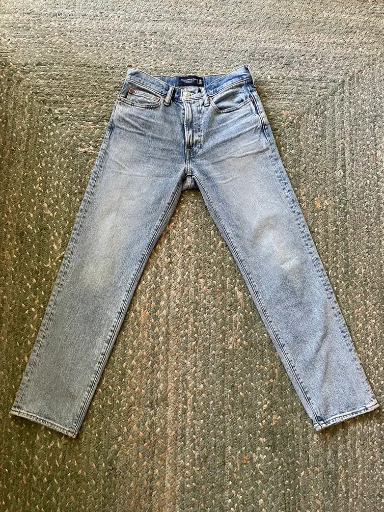 Abercrombie & Fitch light wash 90s straight jeans.