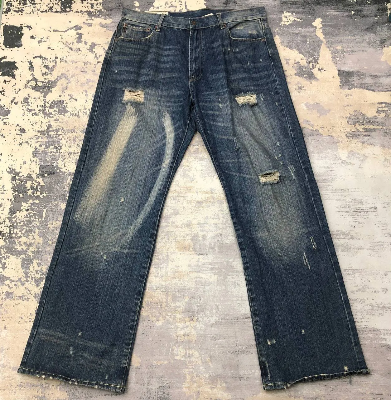 P538 ABERCROMBIE AND FITCH FLARED RIPPED DENIM
