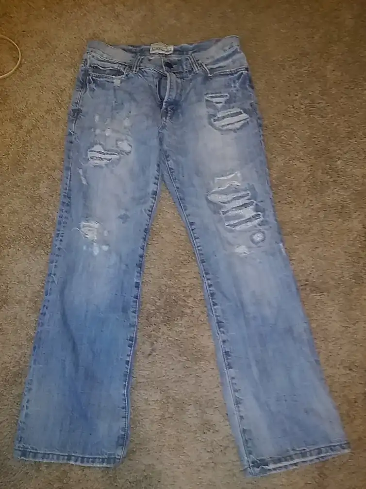 aeropostale distressed slim boot jeans. 30/30.