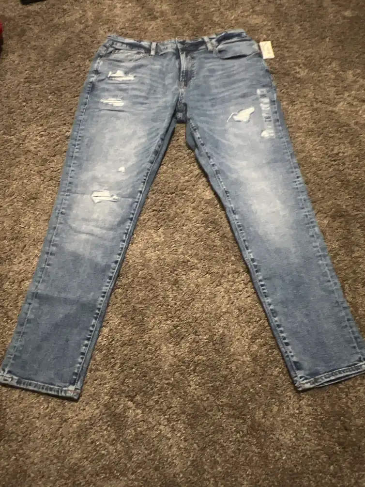 31/30 NWT Aeropostale Athletic Skinny Distressed Denim Jeans