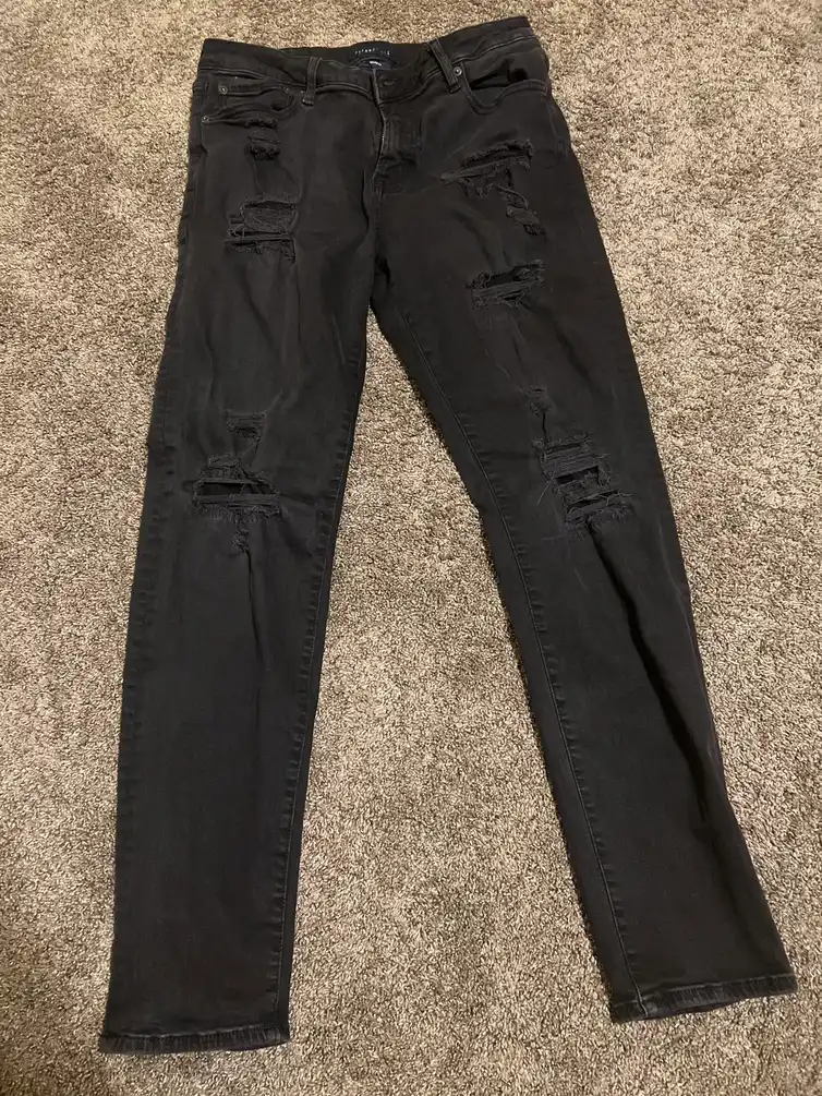 34/32 Black Skinny Aeropostale Distressed Denim