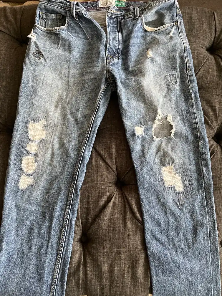 AEROPOSTALE Straight leg distressed denim 36x34