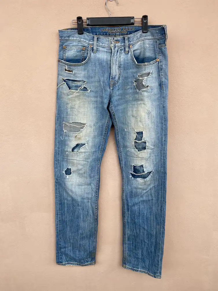 Steals💥American Eagle Denim distressed pants