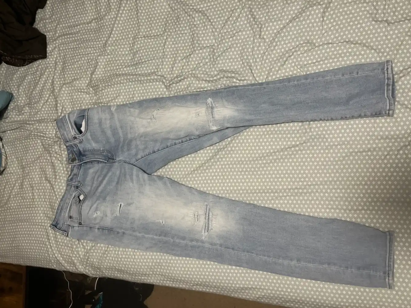 American eagle outfitters ripped jeans