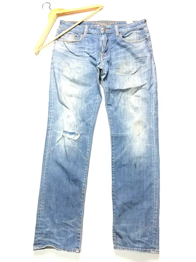 VINTAGE AMERICAN EAGLE BLUE WASH DISTRESSED DENIM
