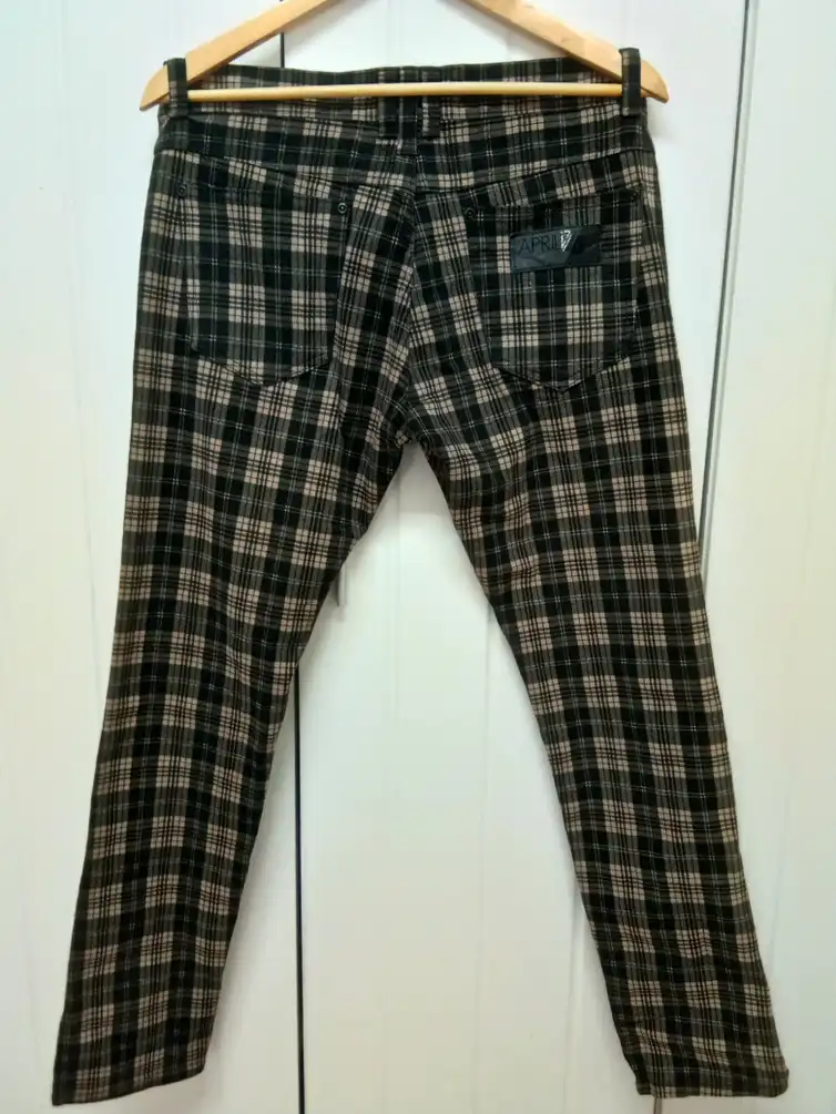 Aprill 77 Tartan Size 34 Inches