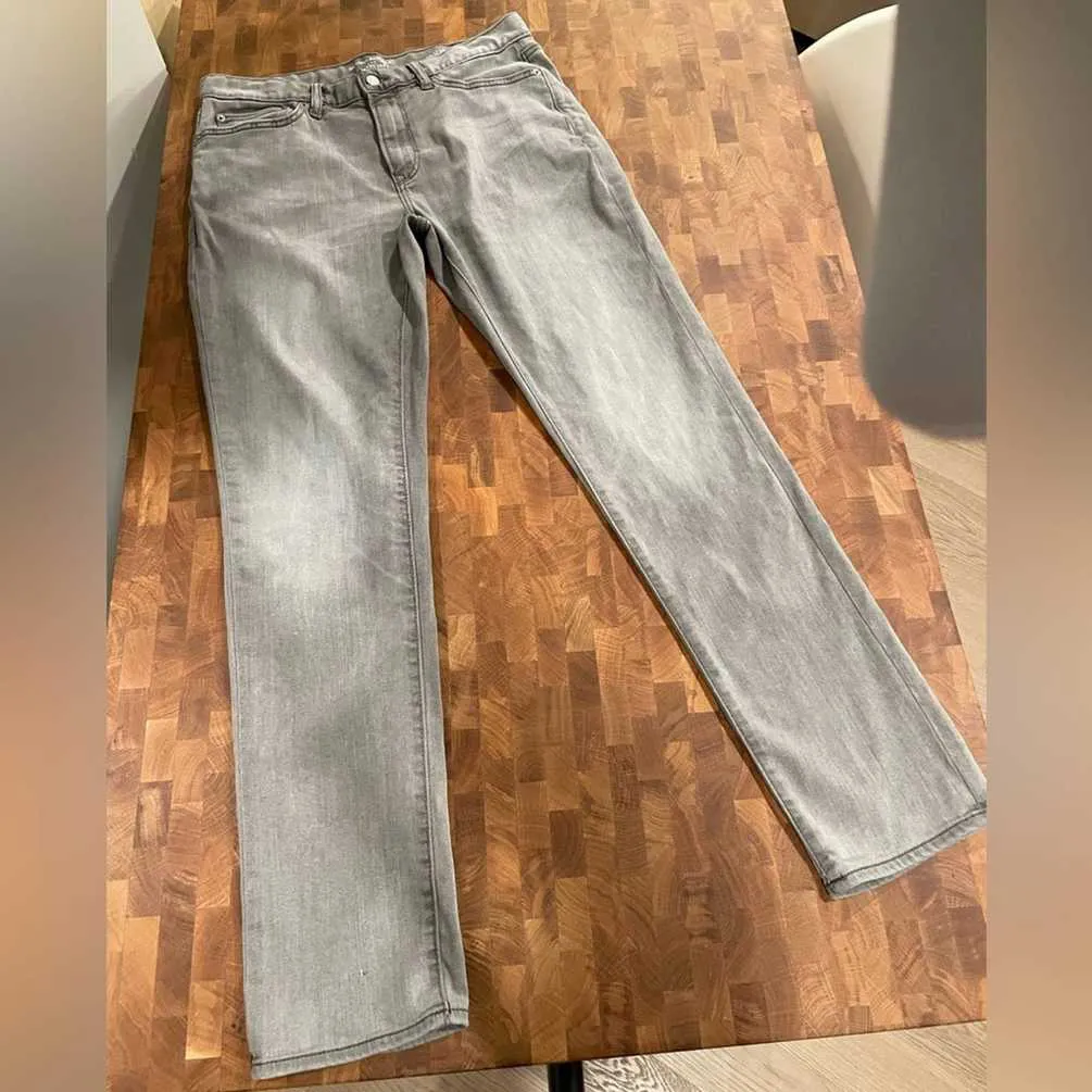 Banana Republic Men’s Slim Fit Grey Wash Travel Jeans