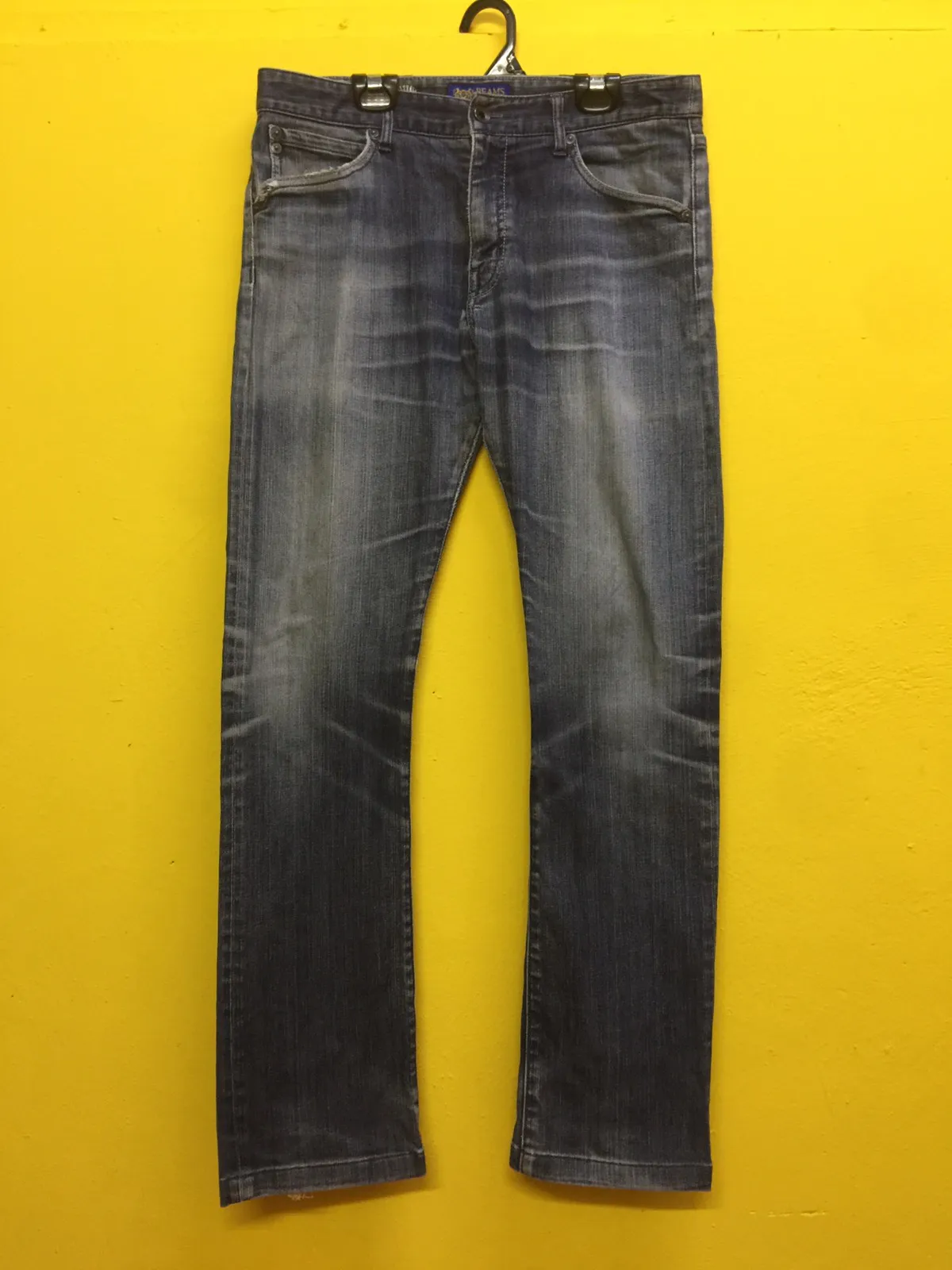 Natural Distressed Beams jeans