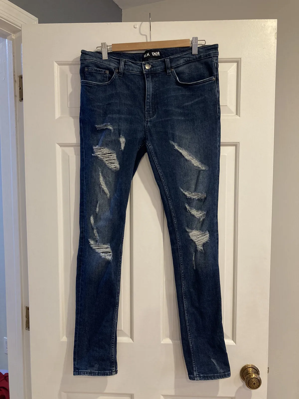 Spencer blue jeans. 33