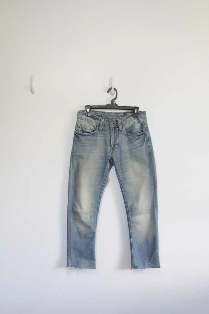 Light blue cropped jeans raw hem denim