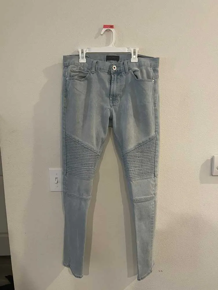 Skinny jeans biker