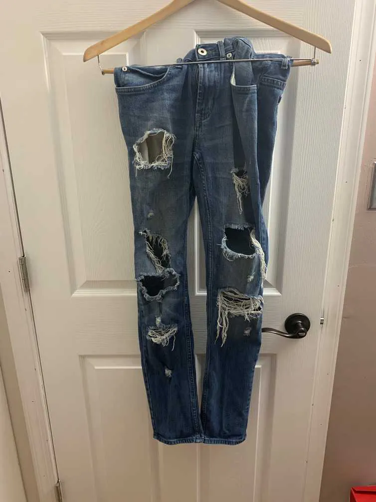 Bullhead ripped jeans 28