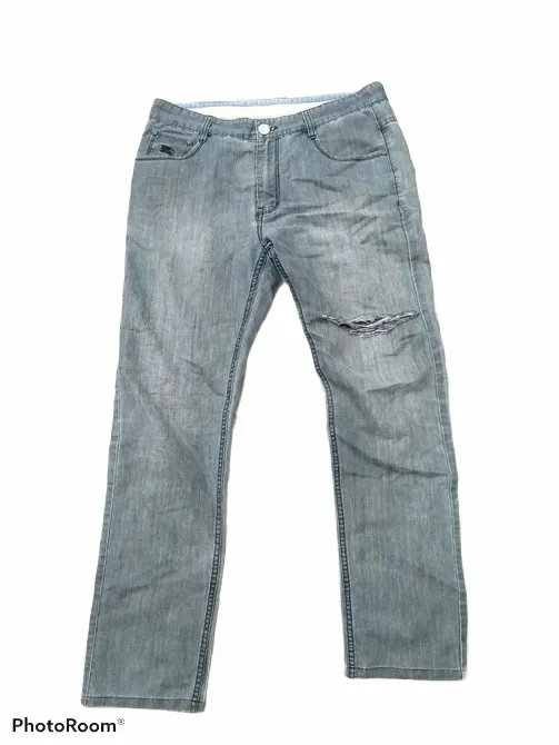 🔥 BURBERRY BRIT DISTRESSED JEANS