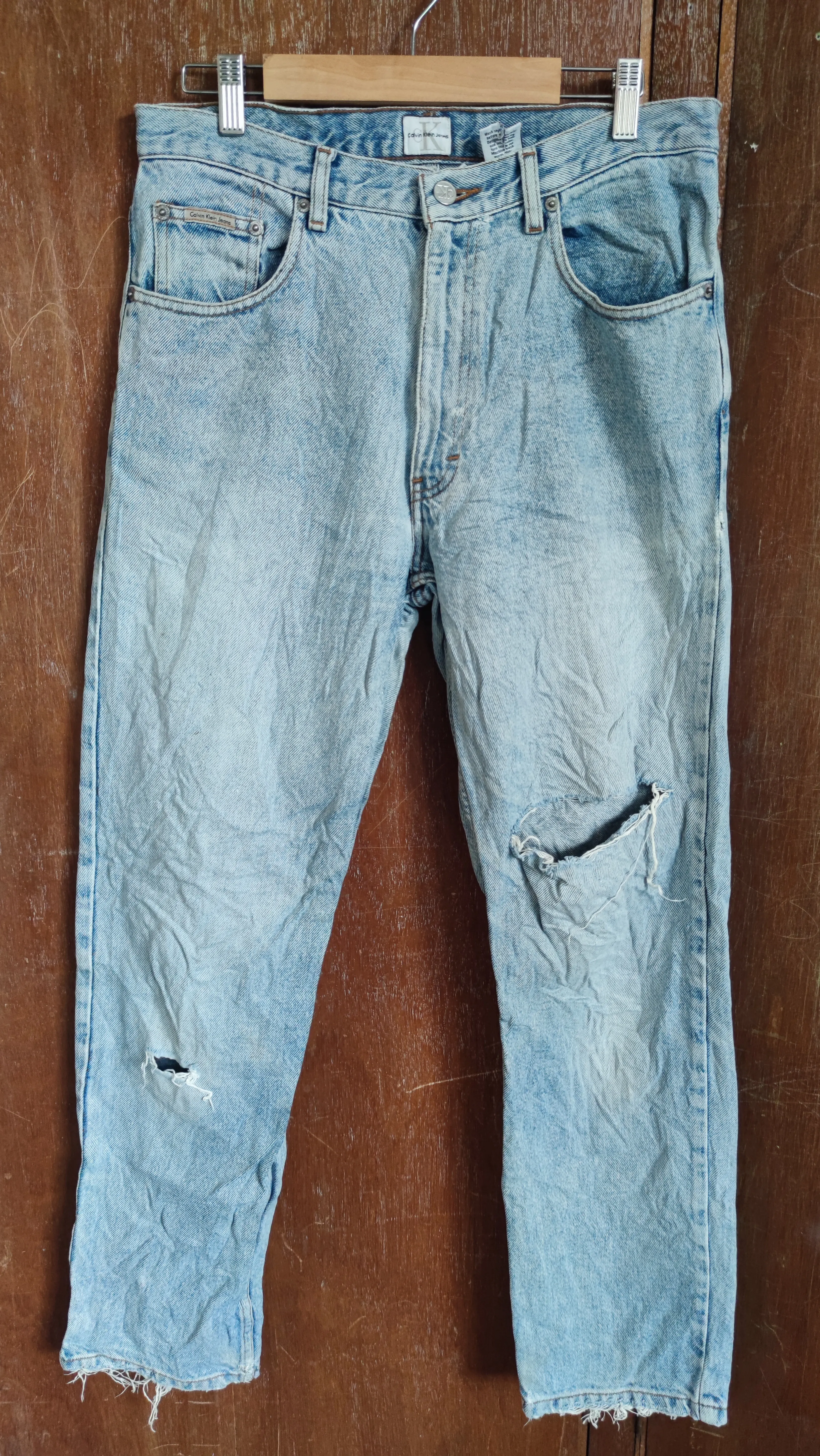DISTRESSED CALVIN KLEIN JEANS