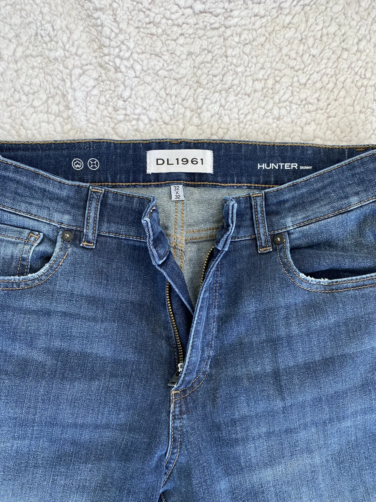 DL1961 “Hunter Skinny” Blue Jeans. 32 Waist.