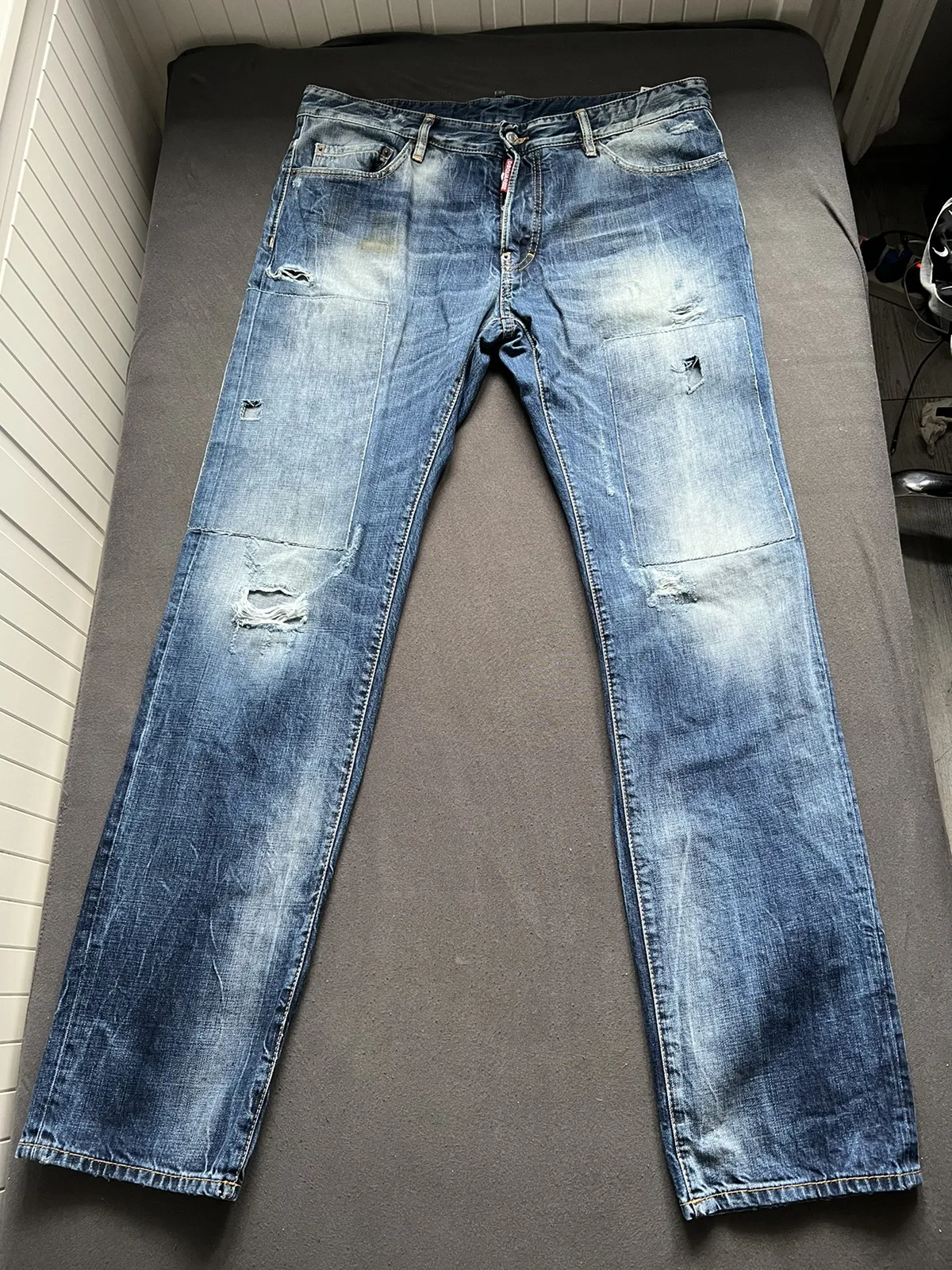 Dsquared2 distressed jeans 52