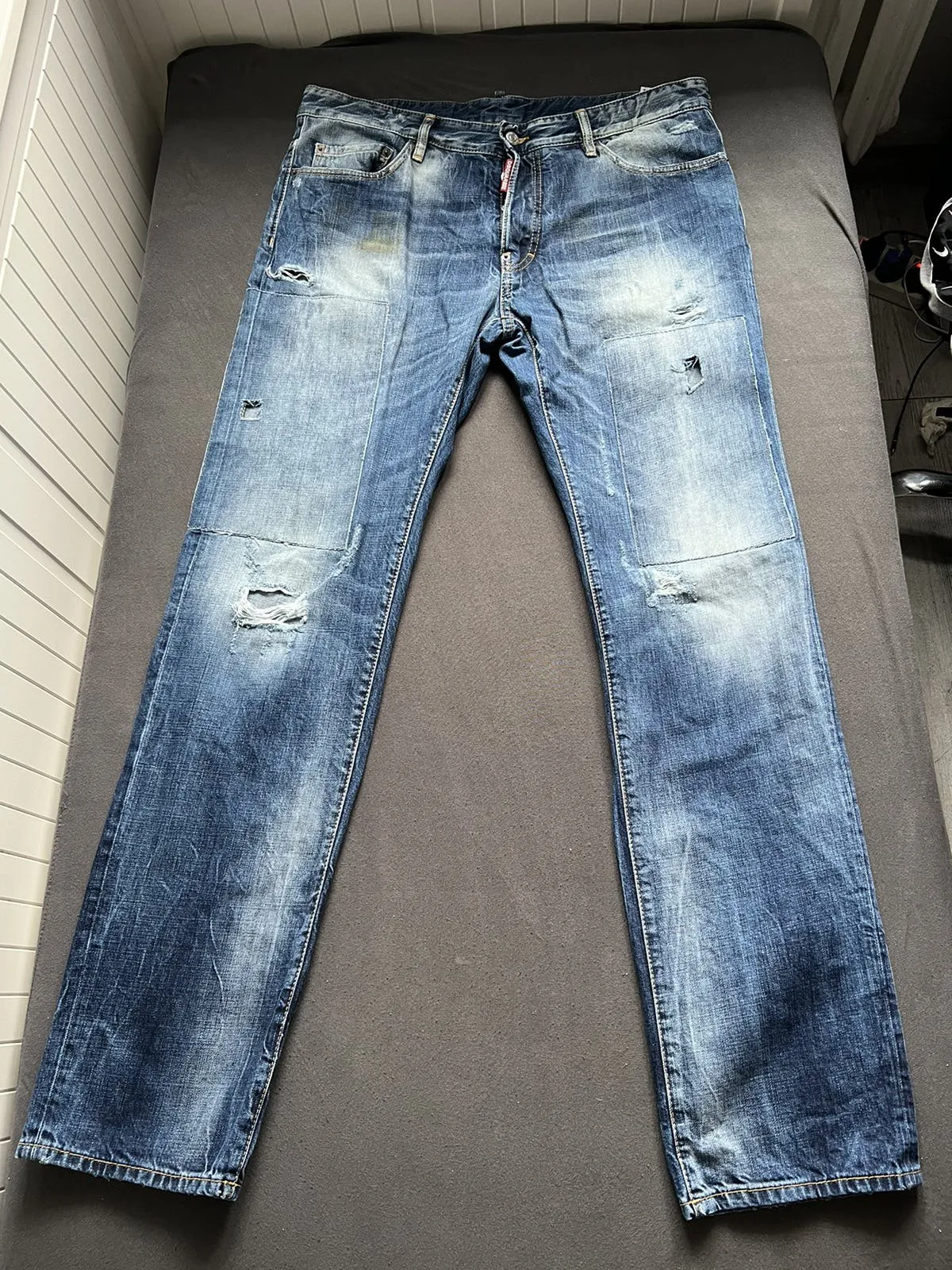 Dsquared2 distressed jeans 52