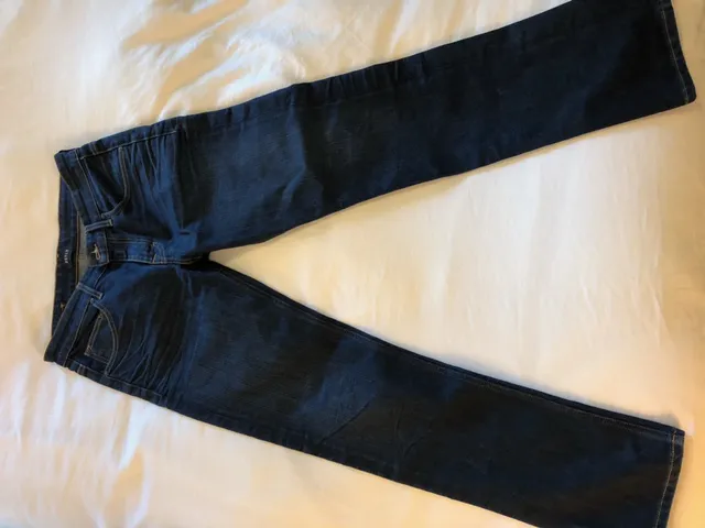 Slim Jeans in Dark Worn