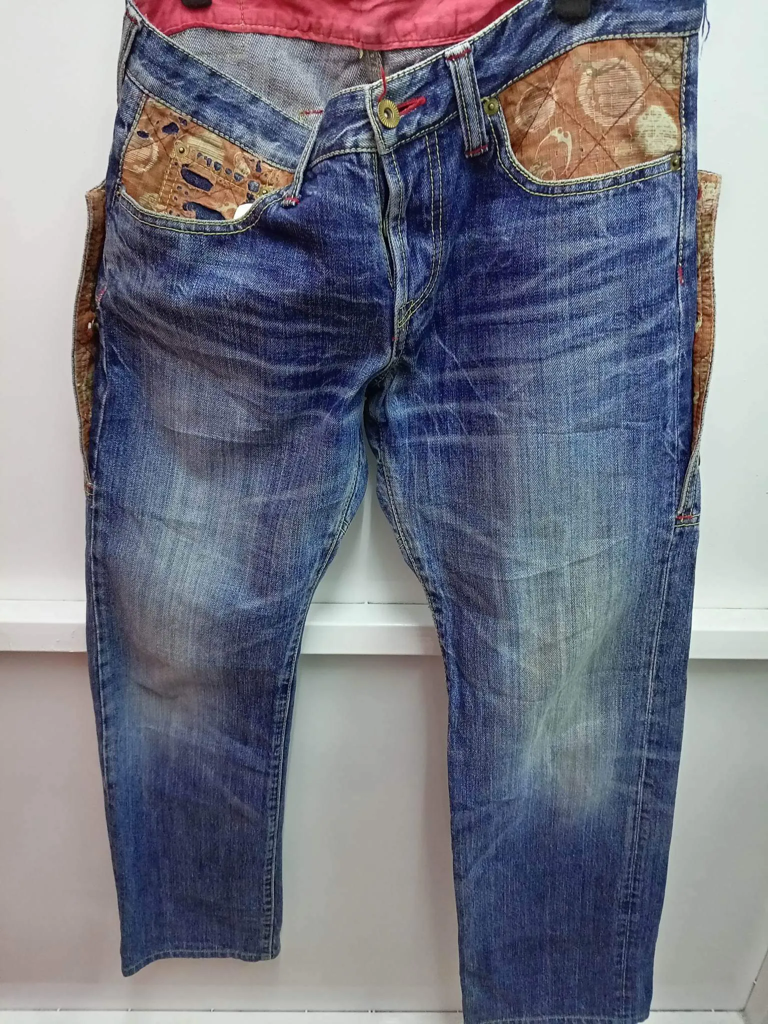 Eternal distressed jeans