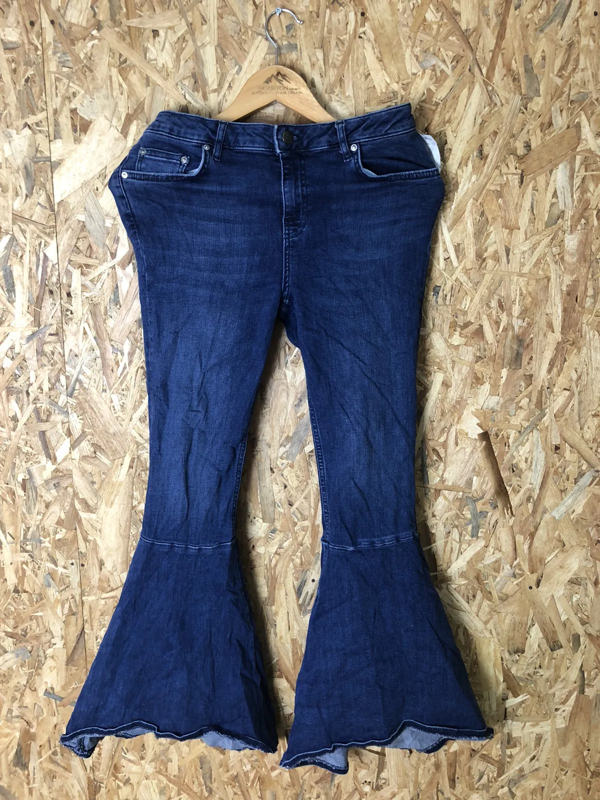 FREE PEOPLE JEANS 👖 NICE DESIGN