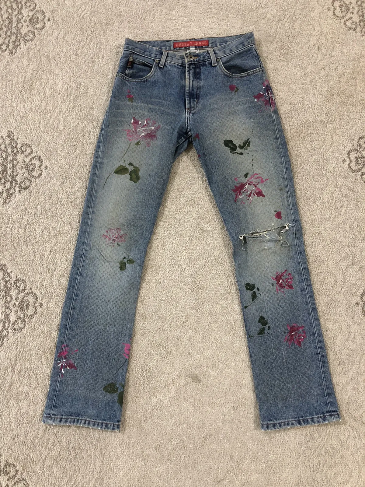 Rare guess flower painted distressed jeans