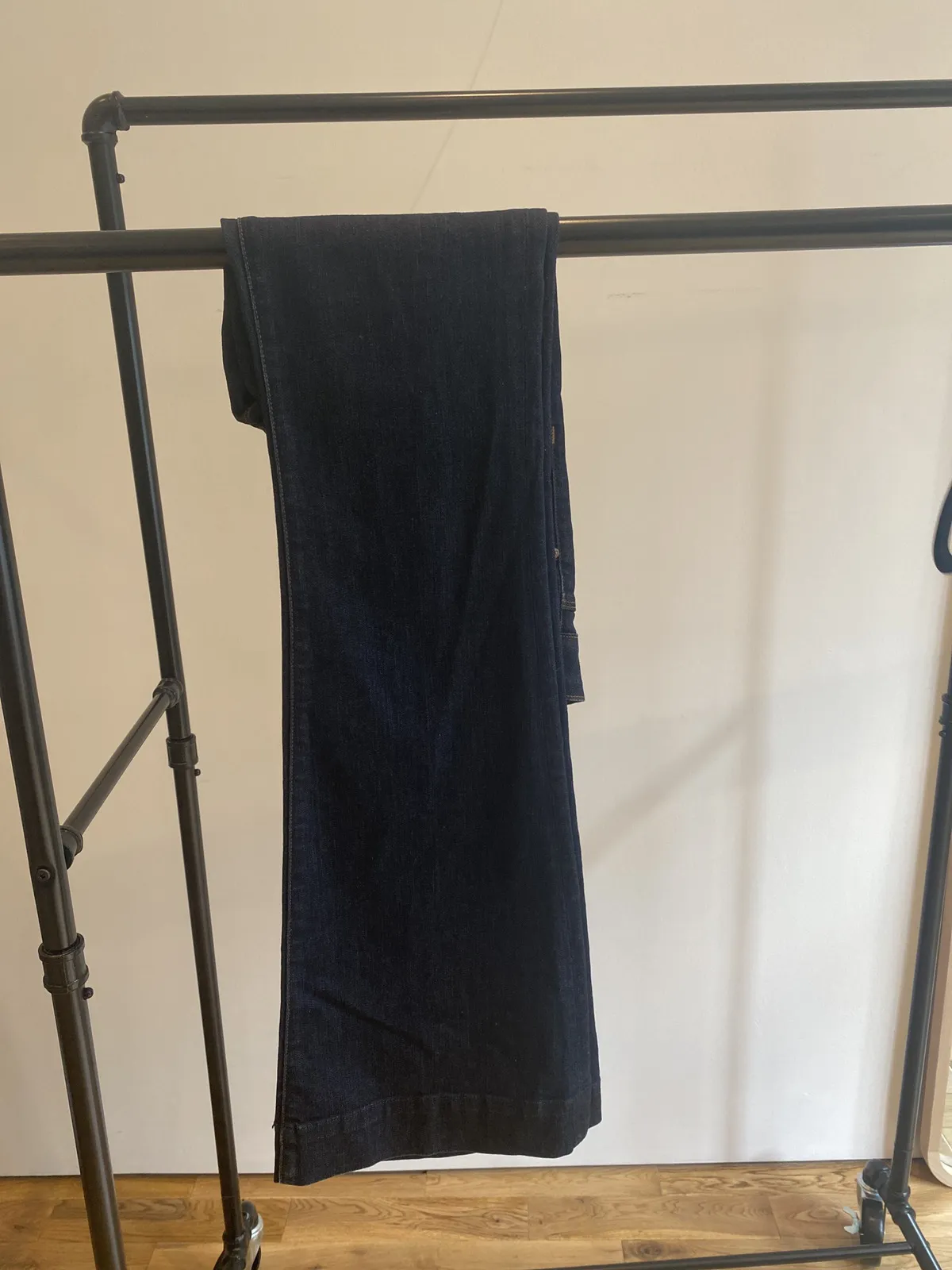 J BRAND / FLARE DENIM / size 27 / perfect condition