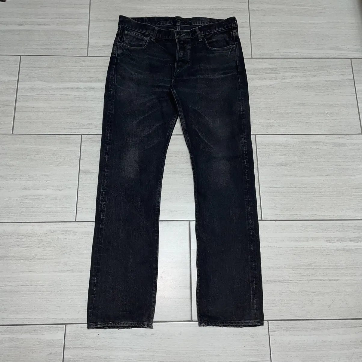 Kuro Selvedge Denim in Graphite Black