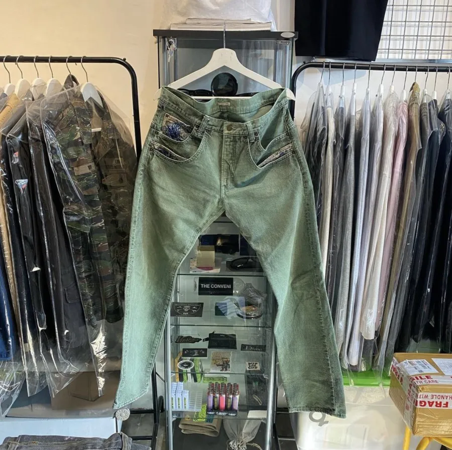 KURO JAPAN - Multipocket Sakura Rivet Regular Fit