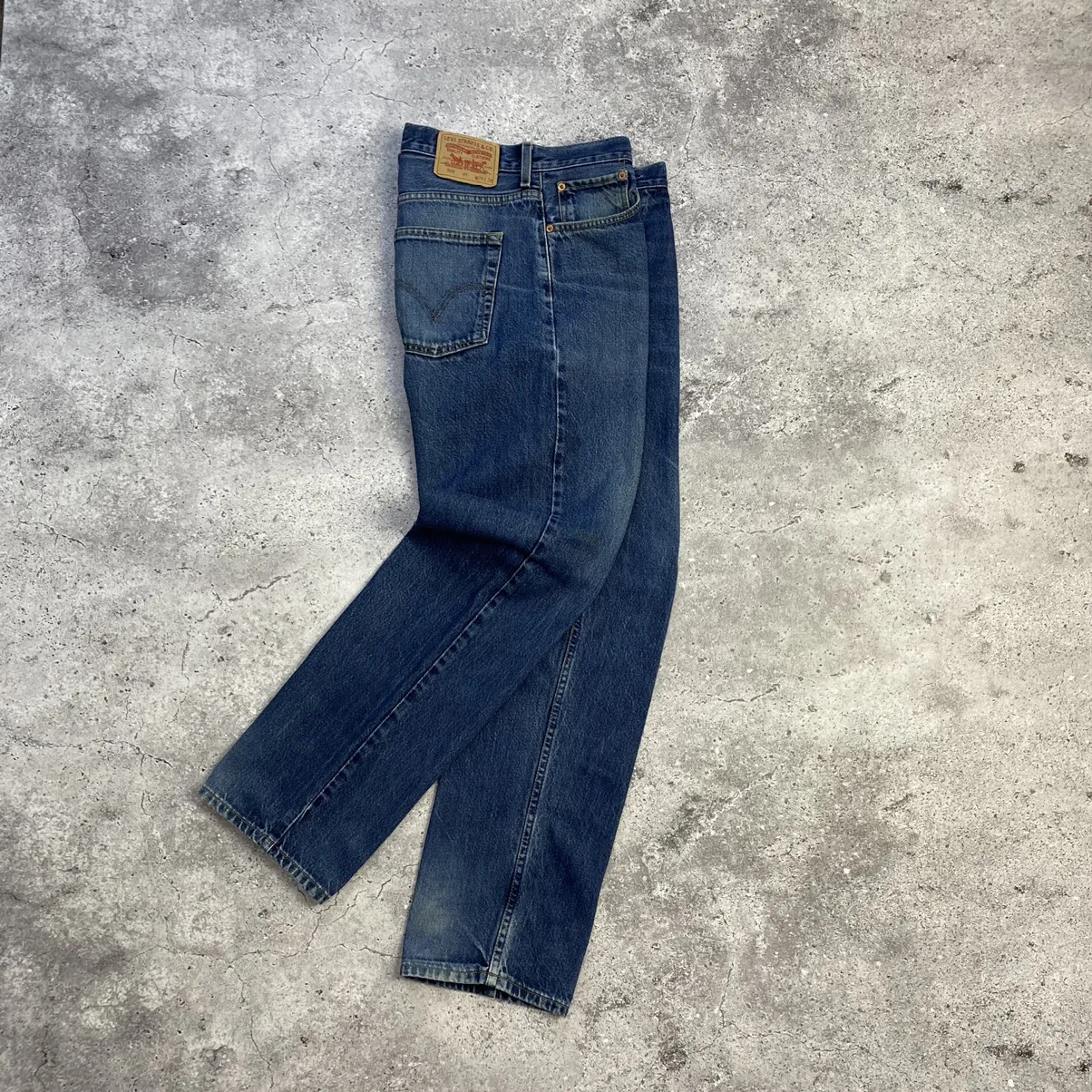 Vintage Levis 582 Mid Wash Denim 38 x 32 Baggy Jeans