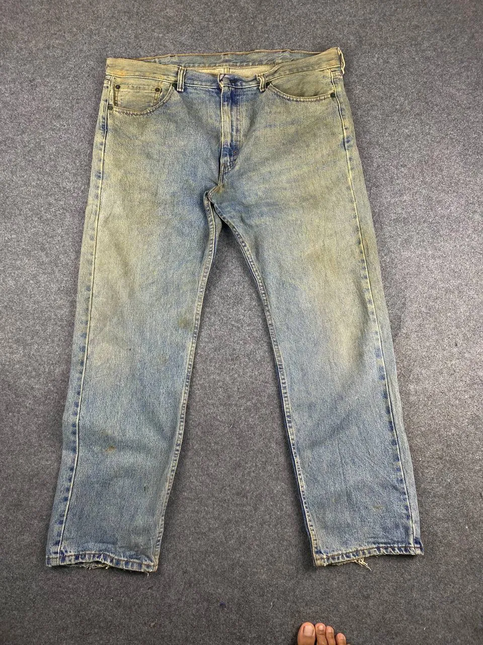 Levis 505 nice dirty distressed design denim