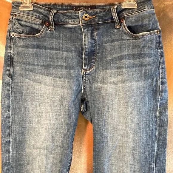Lucky brand womens skinny jeans size 6 28” waist “Haden”. Un