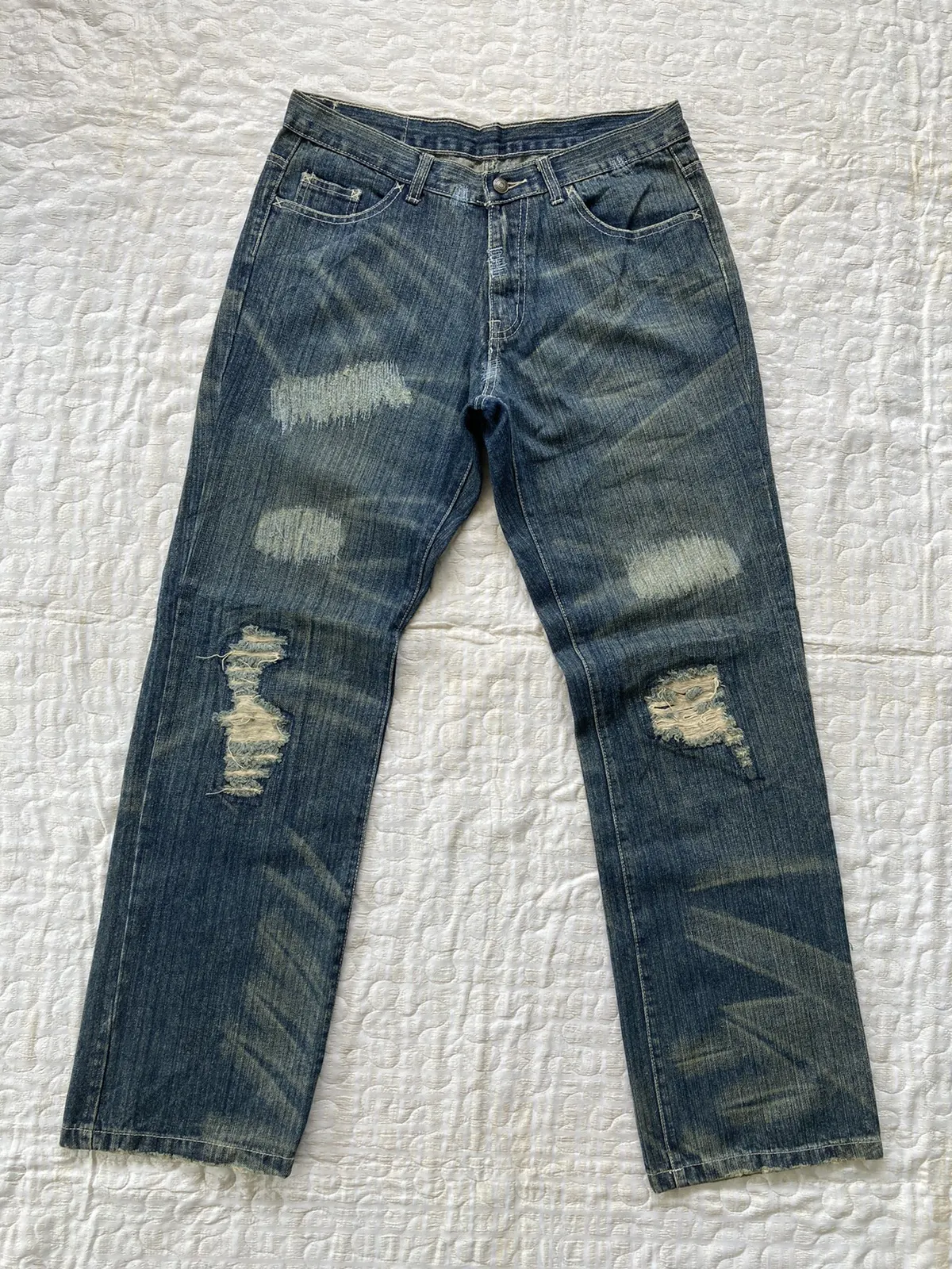 AUTHENTIC NEIGHBORHOOD DISTRESSED JEANS WAIST34