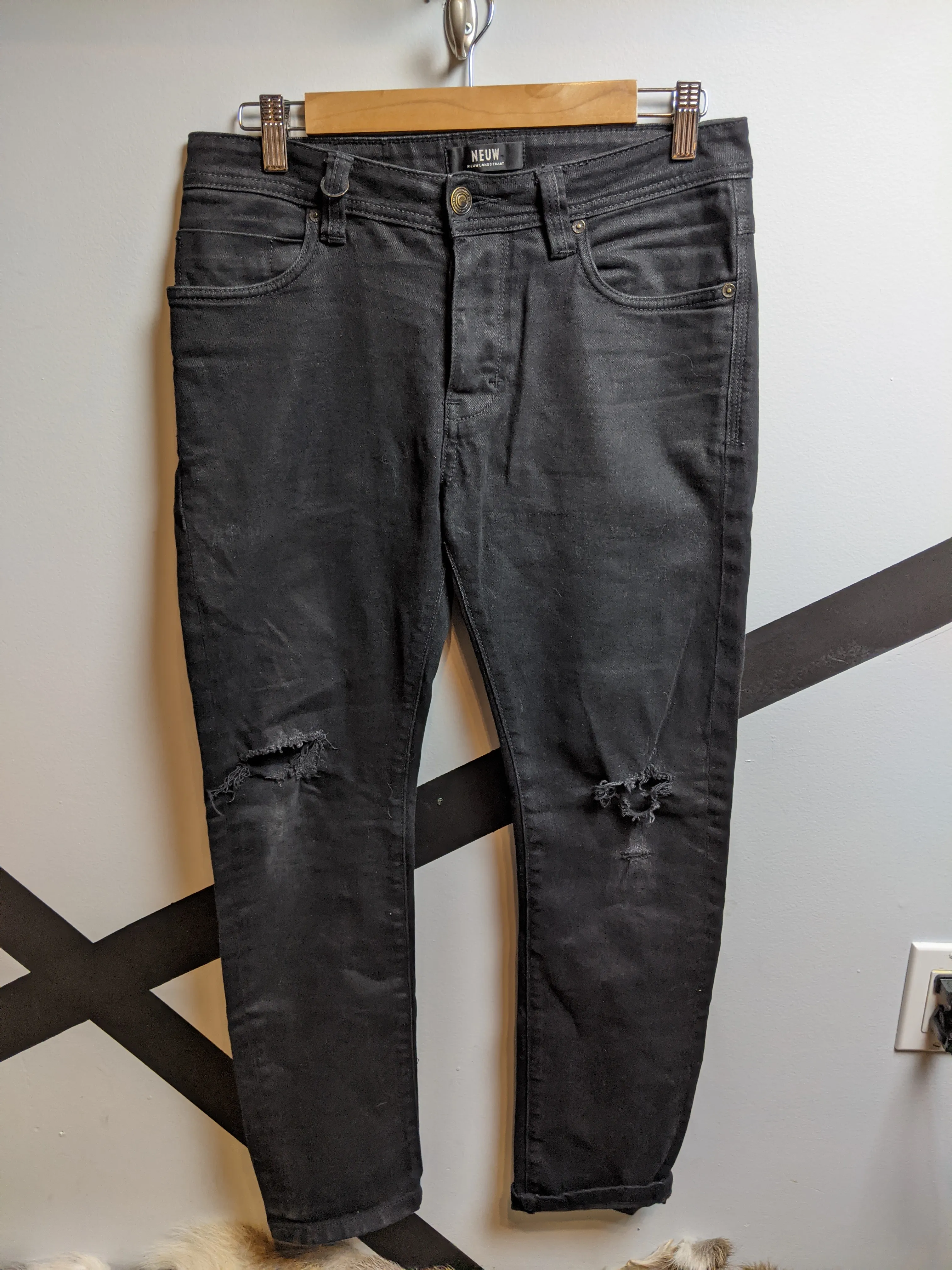 Neuw Distressed Iggy Skinny in Black