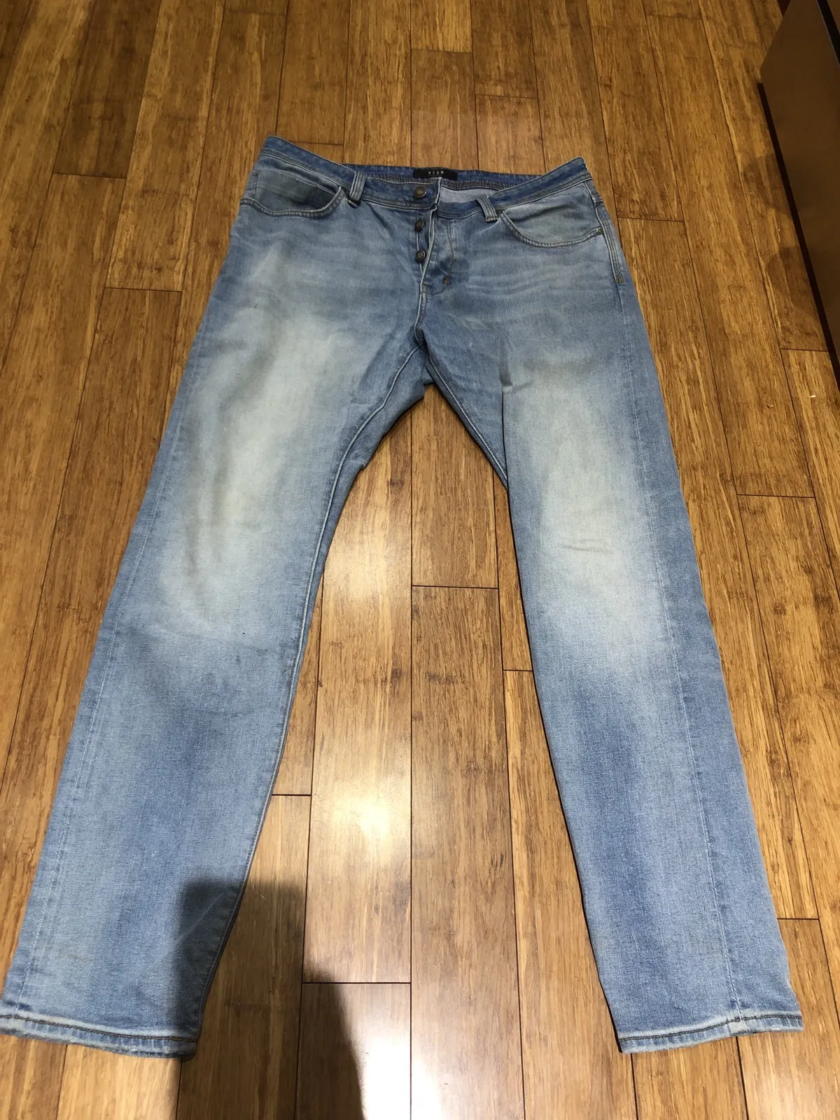 Neuw light wash Denim Iggy size 36W