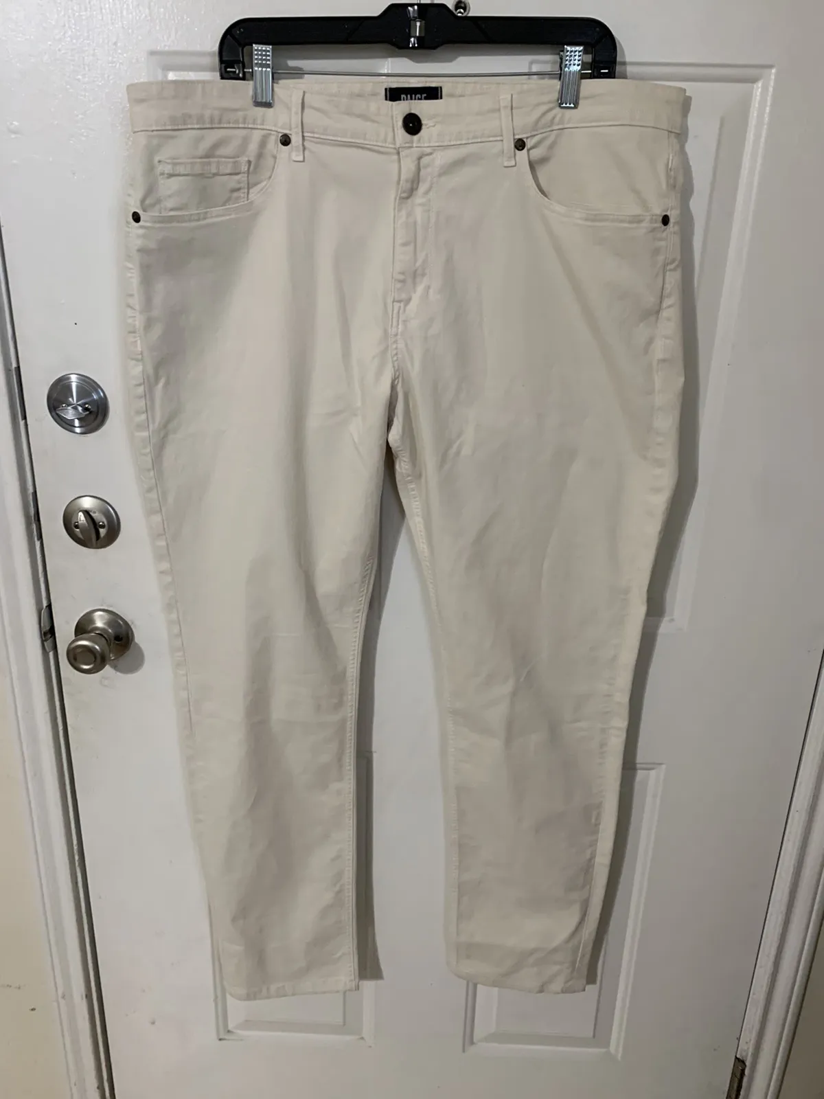 Lennox model Jeans