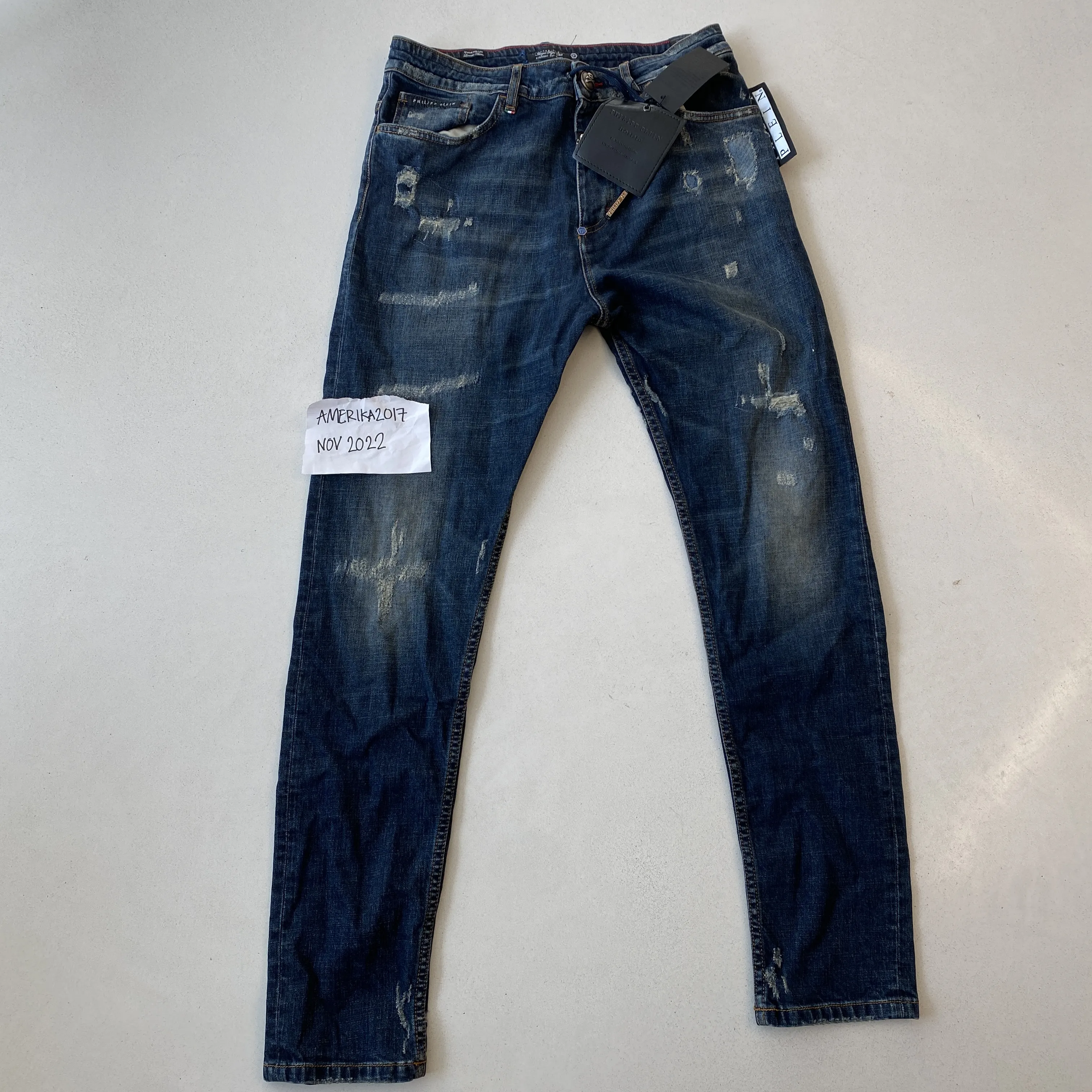 DISTRESSED DENIM / SIZE 31 EU