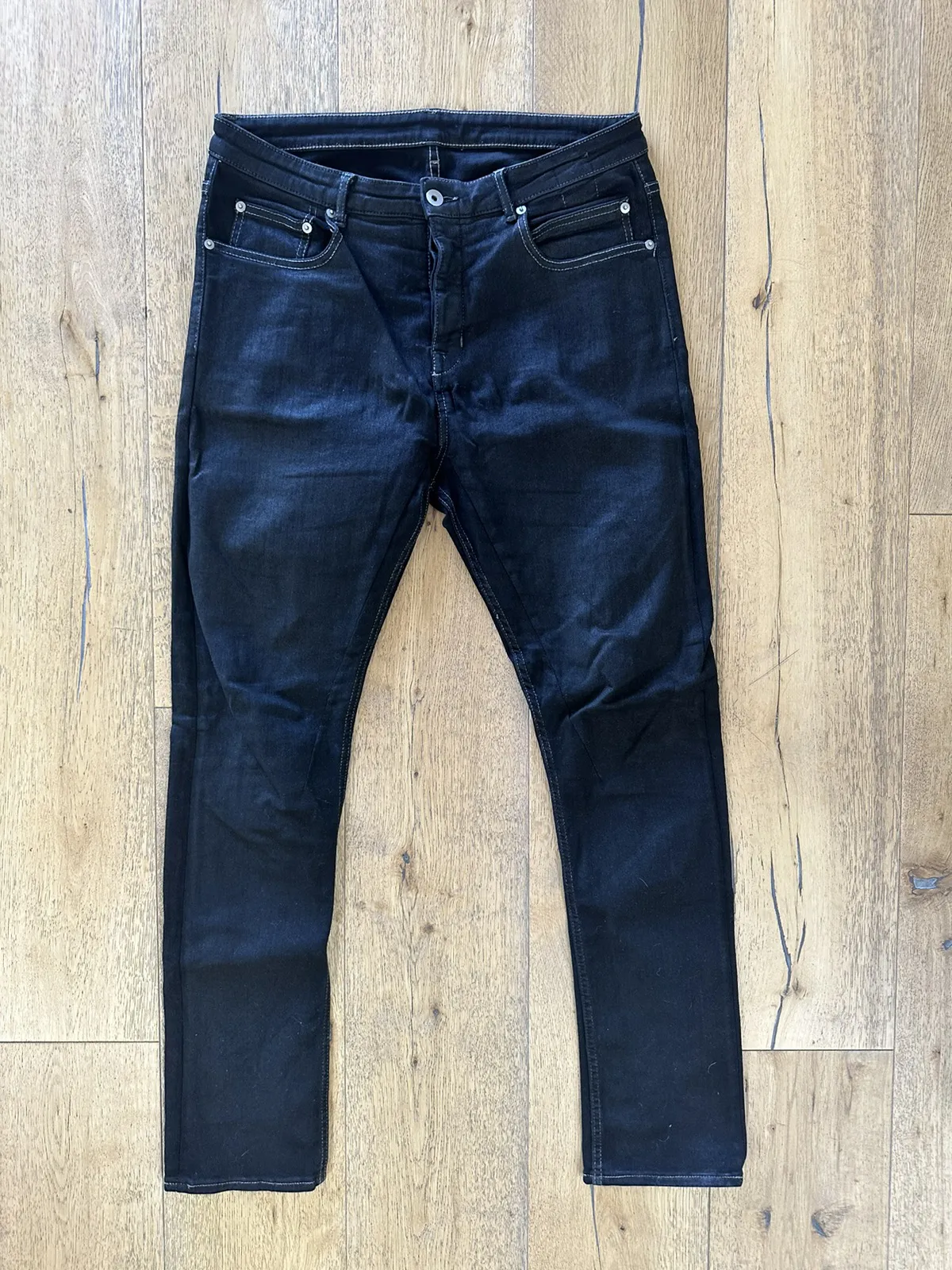 Shiny skinny jean