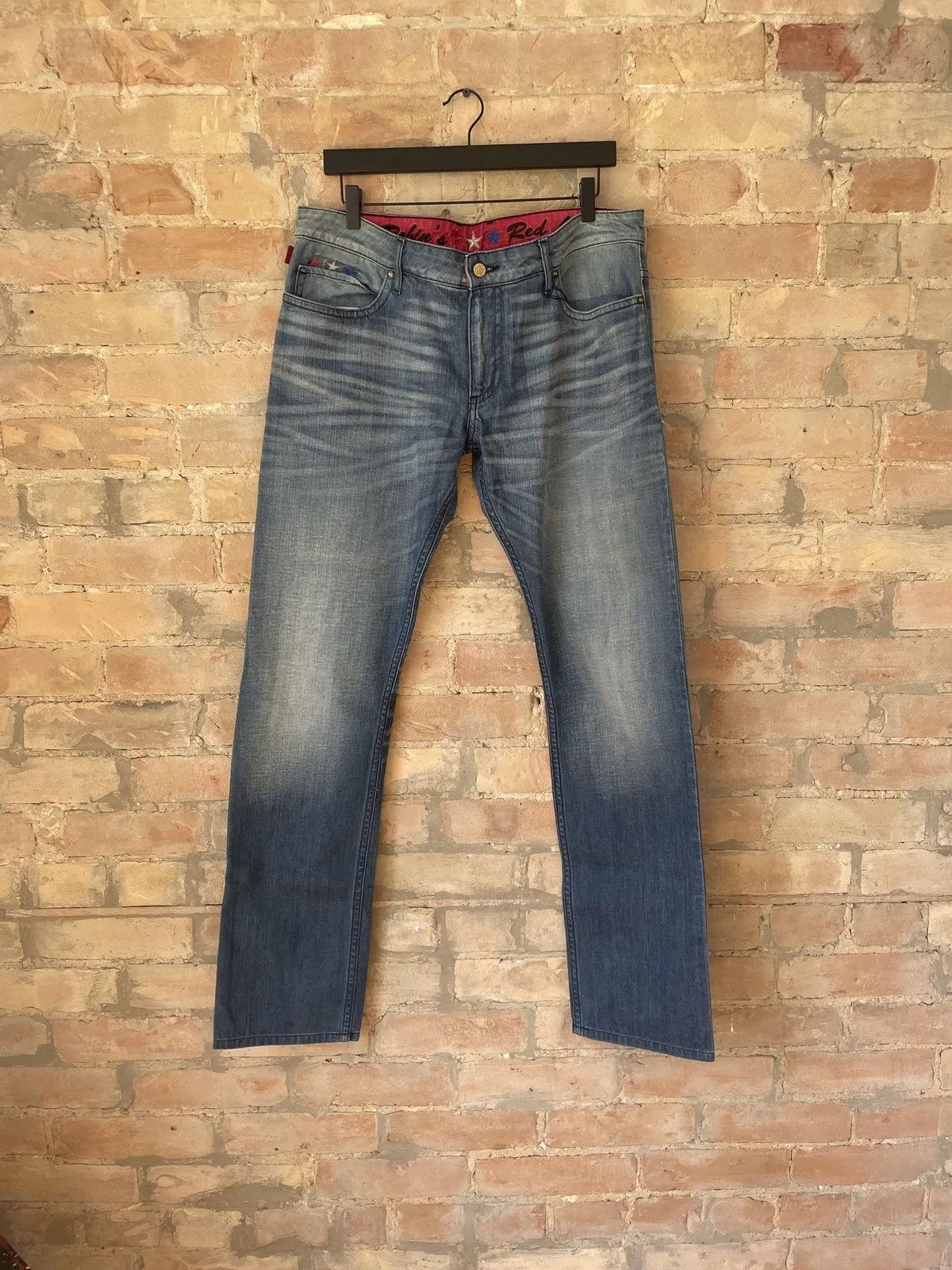 Robin Wings Blue Jeans