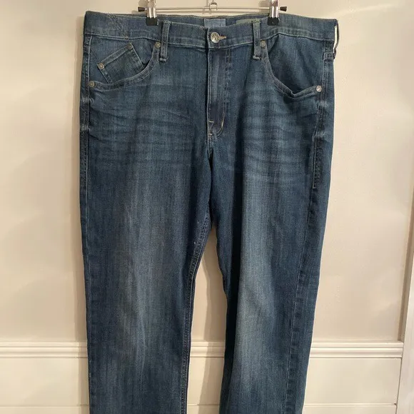Men’s Rock & Republic straight jeans 38 x 32